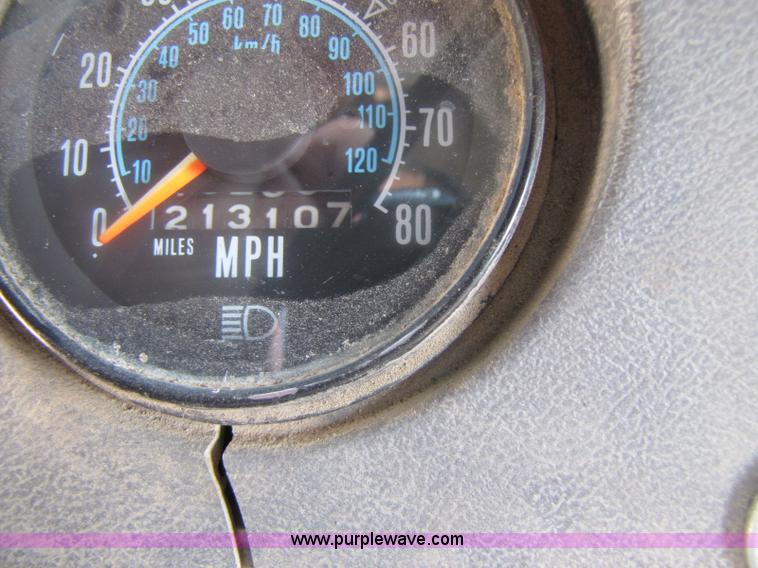 image for item A5054 1989 Mack RD690S semi truck