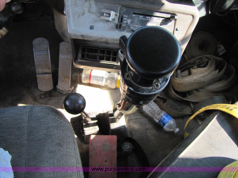 image for item A5054 1989 Mack RD690S semi truck