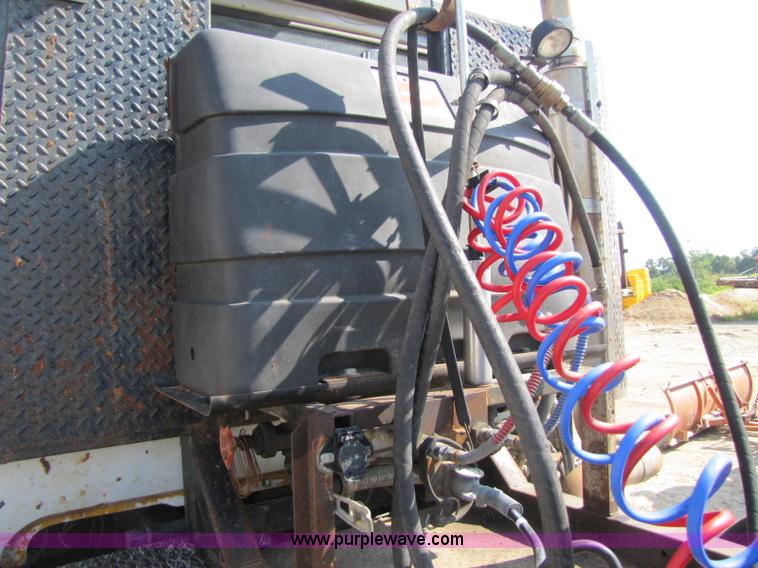 image for item A5054 1989 Mack RD690S semi truck