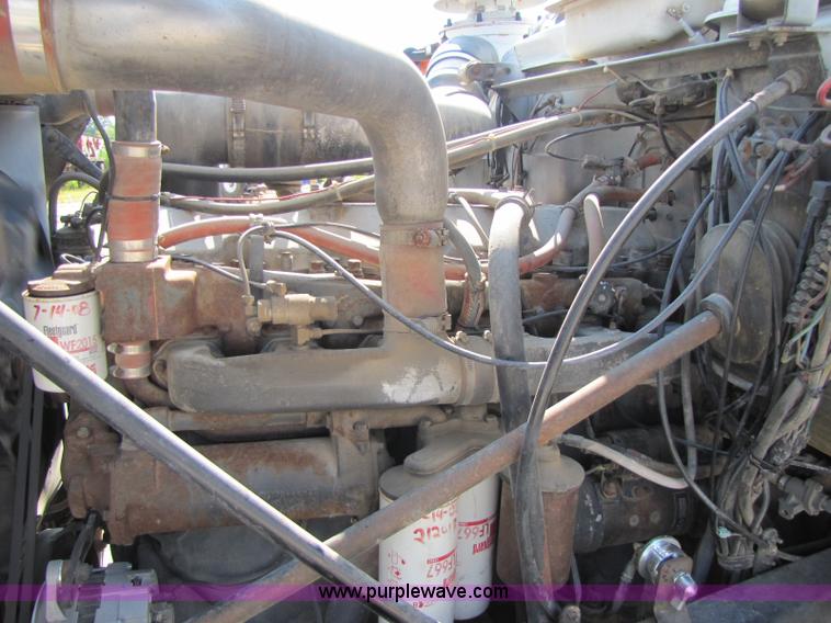 image for item A5054 1989 Mack RD690S semi truck