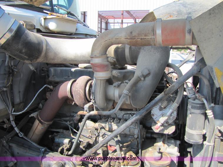 image for item A5054 1989 Mack RD690S semi truck