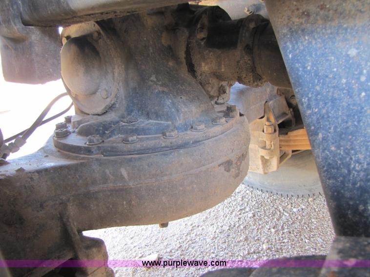 image for item A5054 1989 Mack RD690S semi truck