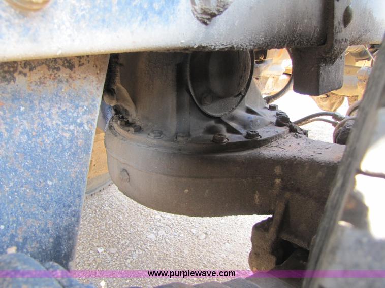 image for item A5054 1989 Mack RD690S semi truck