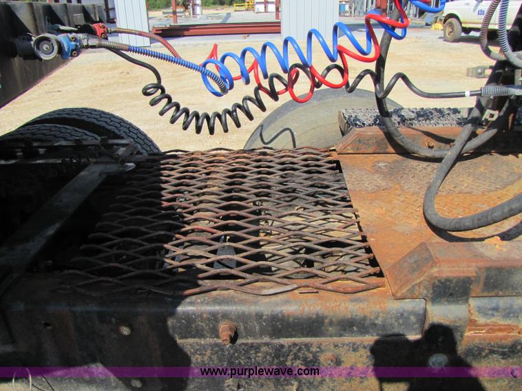 image for item A5054 1989 Mack RD690S semi truck