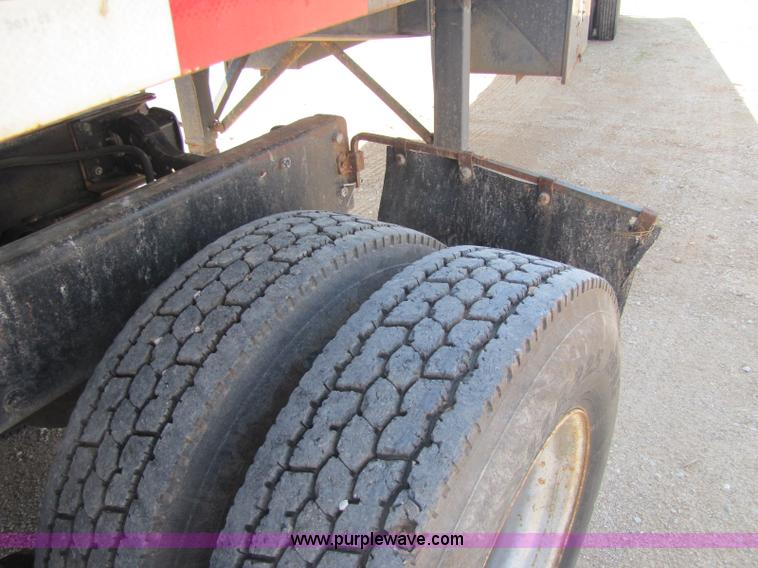 image for item A5054 1989 Mack RD690S semi truck