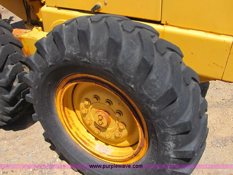 image for item C4501 1981 John Deere 570 motor grader