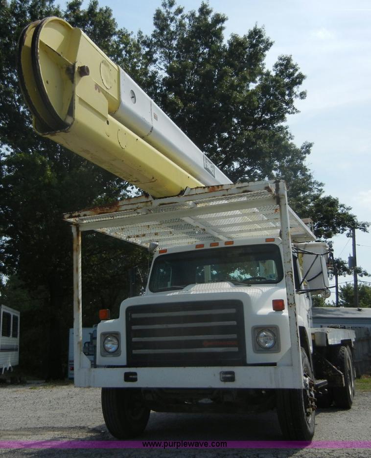 image for item D9707 1989 International F1954 bucket truck
