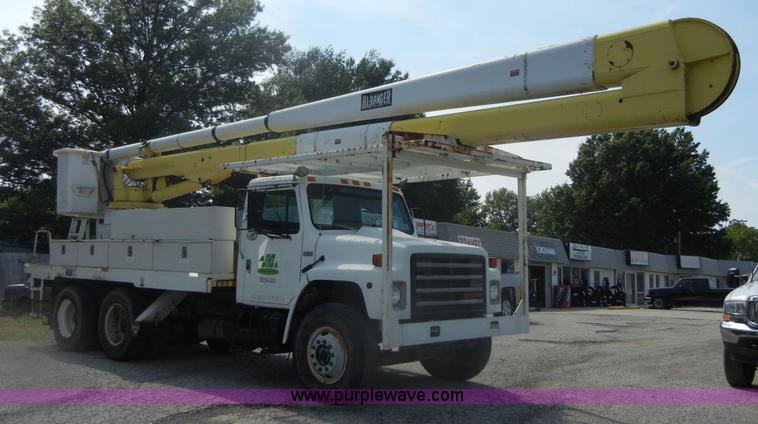 image for item D9707 1989 International F1954 bucket truck