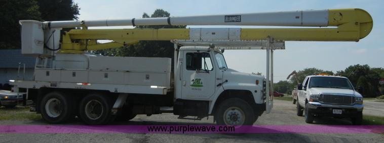 image for item D9707 1989 International F1954 bucket truck
