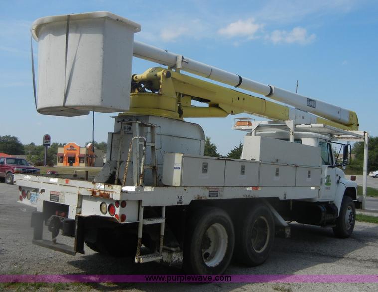 image for item D9707 1989 International F1954 bucket truck