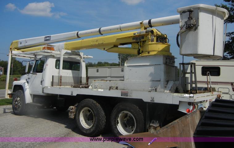image for item D9707 1989 International F1954 bucket truck