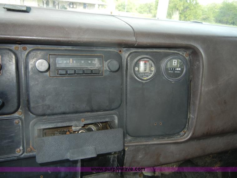 image for item D9707 1989 International F1954 bucket truck