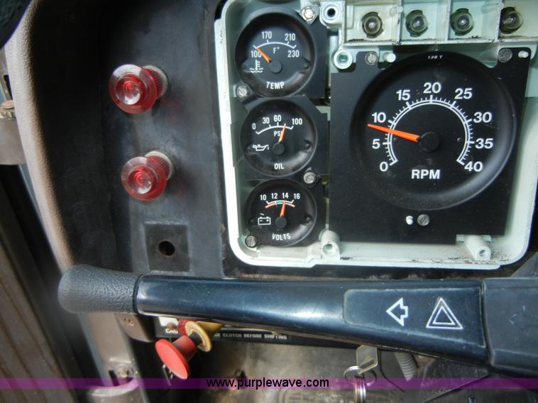 image for item D9707 1989 International F1954 bucket truck