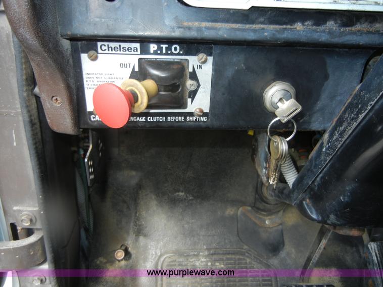 image for item D9707 1989 International F1954 bucket truck