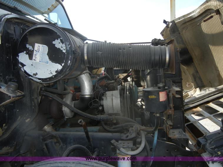 image for item D9707 1989 International F1954 bucket truck