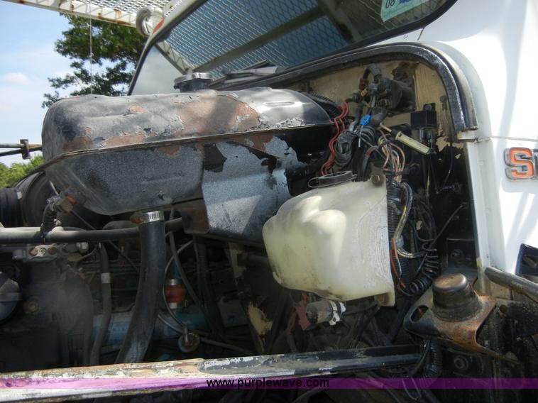 image for item D9707 1989 International F1954 bucket truck