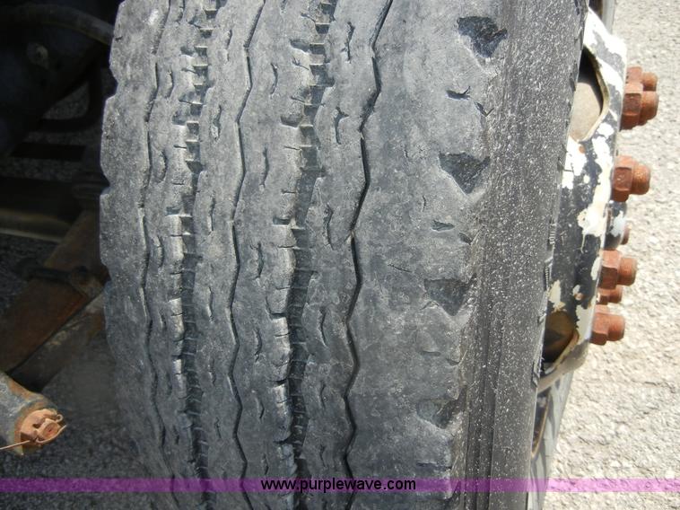 image for item D9707 1989 International F1954 bucket truck