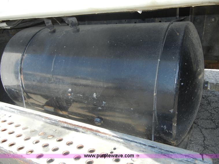 image for item D9707 1989 International F1954 bucket truck