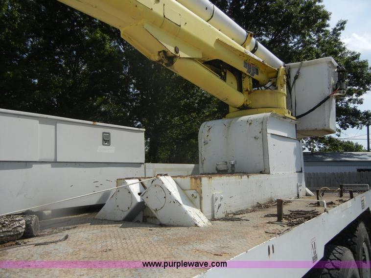 image for item D9707 1989 International F1954 bucket truck