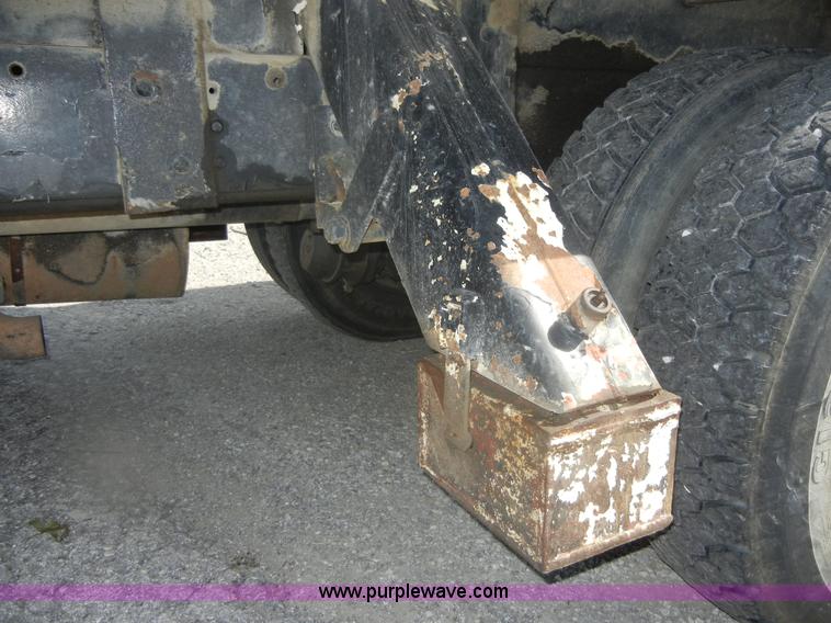 image for item D9707 1989 International F1954 bucket truck