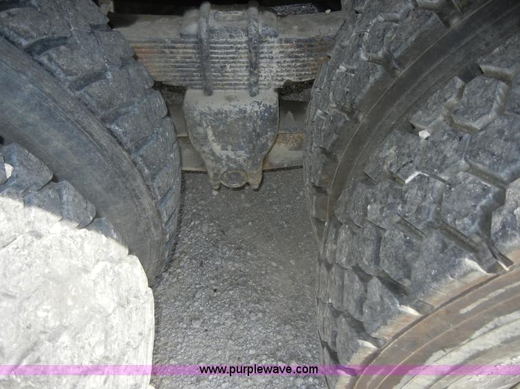 image for item D9707 1989 International F1954 bucket truck