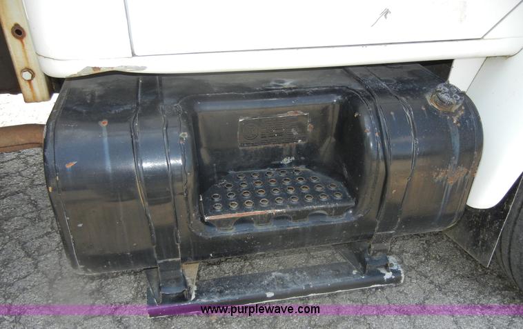 image for item D9707 1989 International F1954 bucket truck