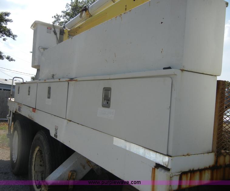 image for item D9707 1989 International F1954 bucket truck