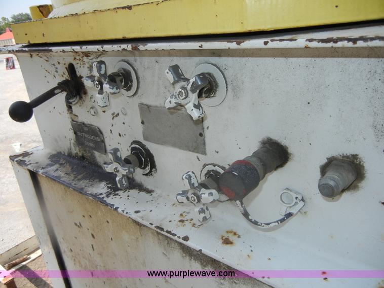 image for item D9707 1989 International F1954 bucket truck