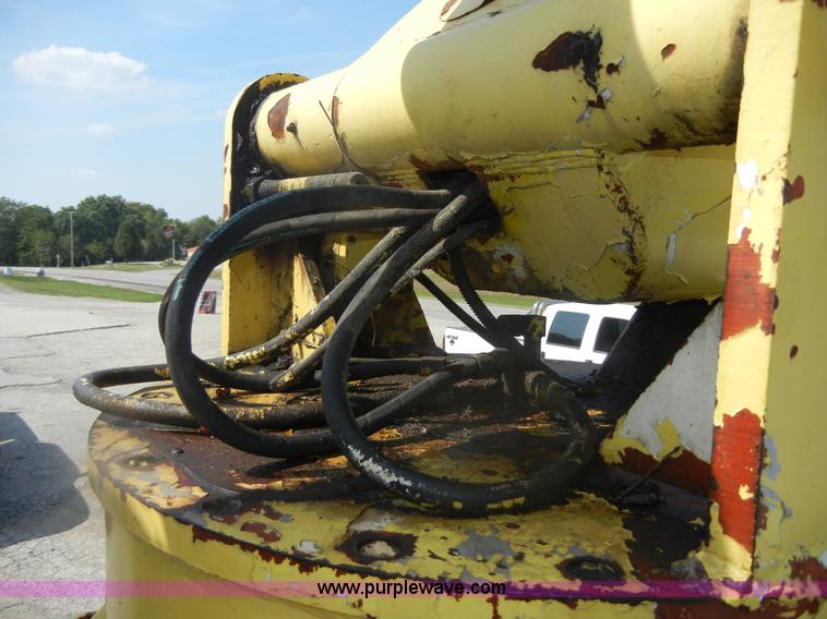 image for item D9707 1989 International F1954 bucket truck