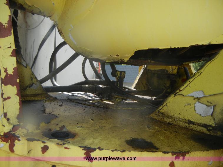 image for item D9707 1989 International F1954 bucket truck