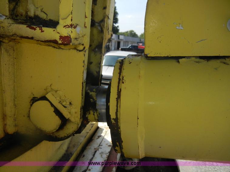 image for item D9707 1989 International F1954 bucket truck