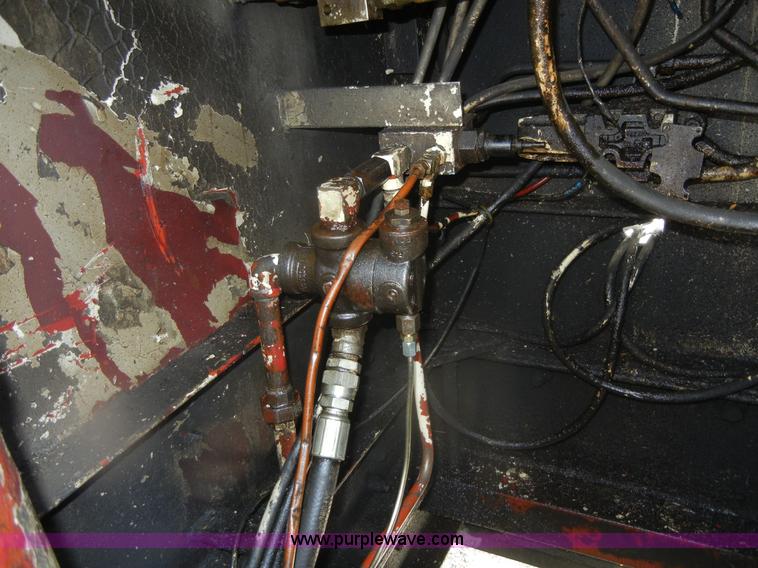 image for item D9707 1989 International F1954 bucket truck