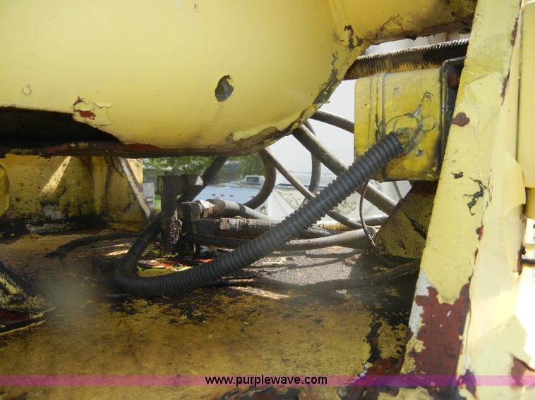 image for item D9707 1989 International F1954 bucket truck