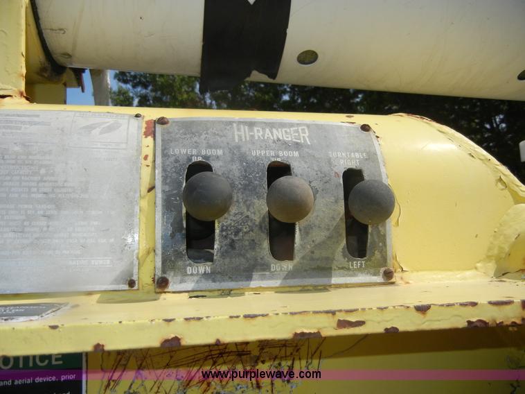 image for item D9707 1989 International F1954 bucket truck