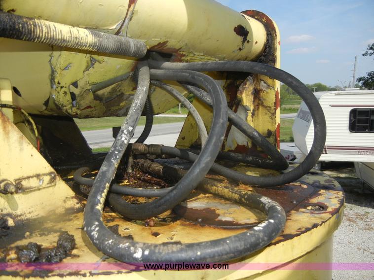 image for item D9707 1989 International F1954 bucket truck