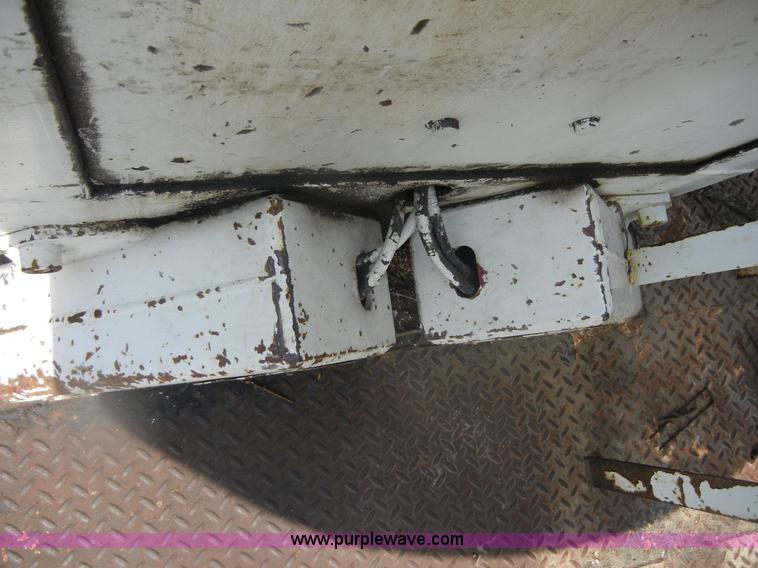 image for item D9707 1989 International F1954 bucket truck