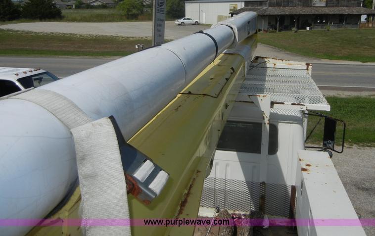 image for item D9707 1989 International F1954 bucket truck