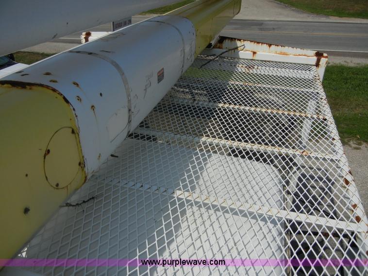 image for item D9707 1989 International F1954 bucket truck