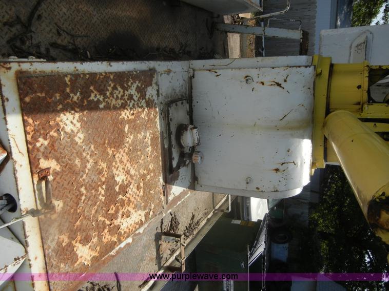 image for item D9707 1989 International F1954 bucket truck