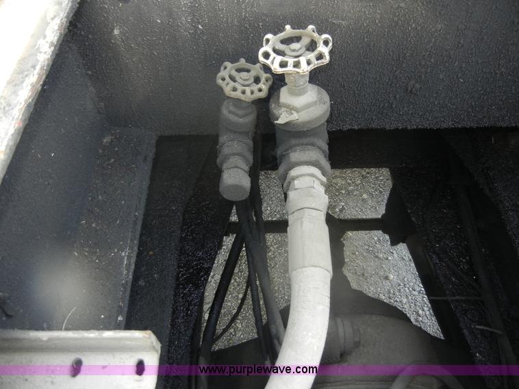 image for item D9707 1989 International F1954 bucket truck