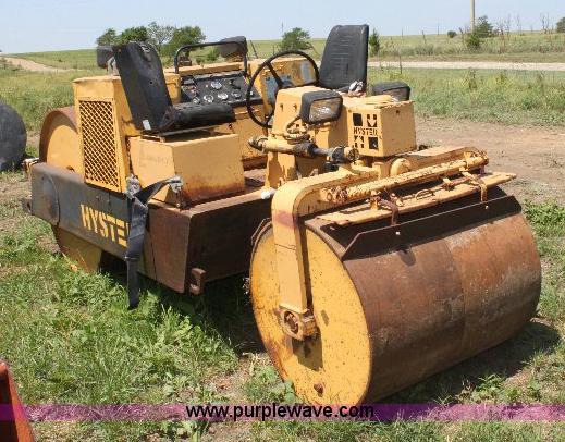 image for item F9751 Hyster C330 double drum roller