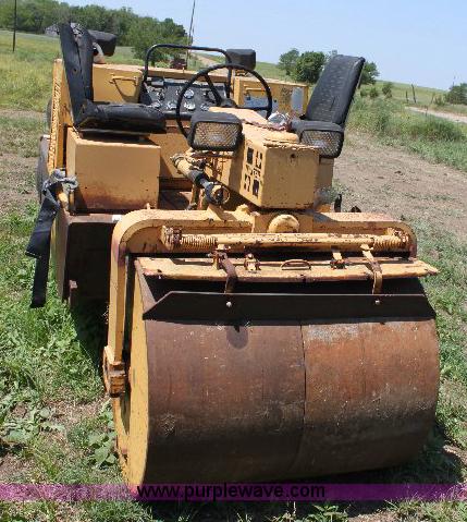 image for item F9751 Hyster C330 double drum roller