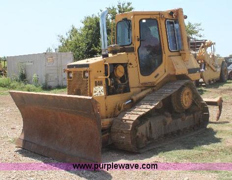 image for item F9753 1985 Caterpillar D4H dozer