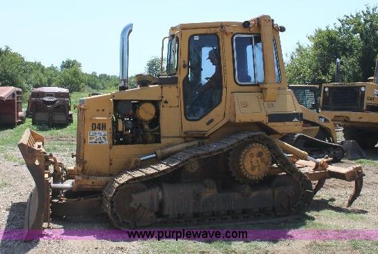 image for item F9753 1985 Caterpillar D4H dozer