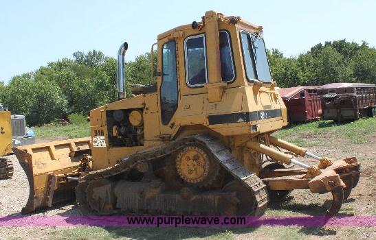 image for item F9753 1985 Caterpillar D4H dozer
