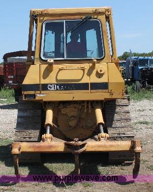 image for item F9753 1985 Caterpillar D4H dozer