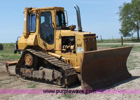 image for item F9753 1985 Caterpillar D4H dozer