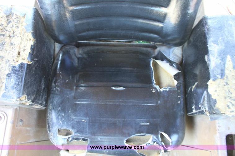 image for item F9753 1985 Caterpillar D4H dozer