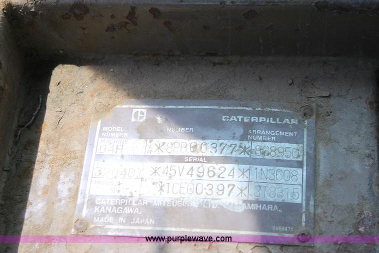 image for item F9753 1985 Caterpillar D4H dozer