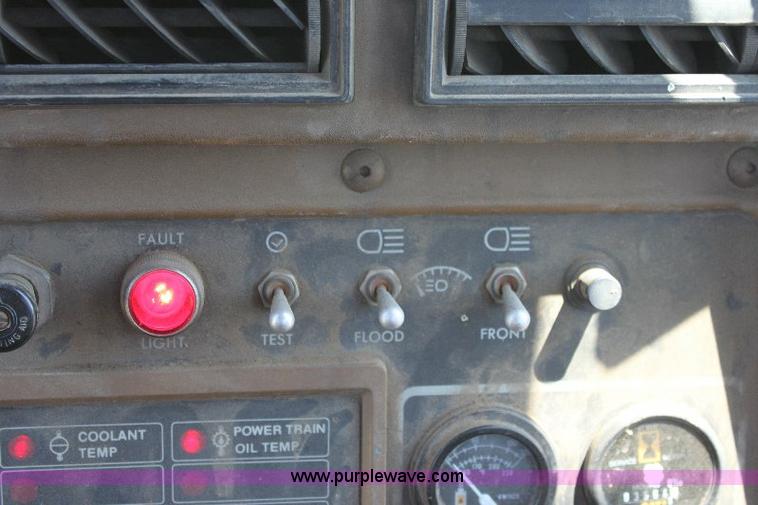 image for item F9753 1985 Caterpillar D4H dozer